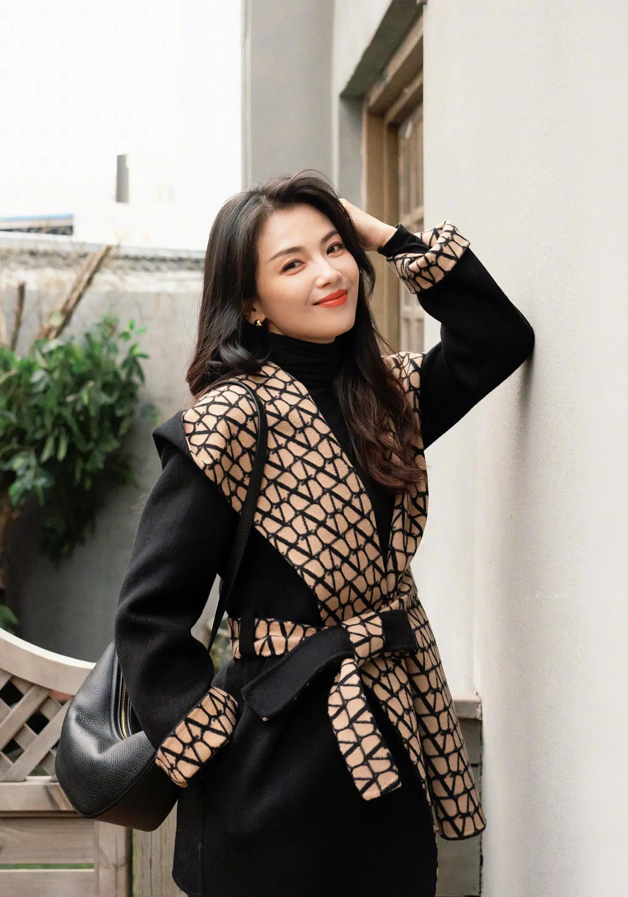 劉濤最新照片展現多元魅力與時(shí)尚風(fēng)采的圖片集萃