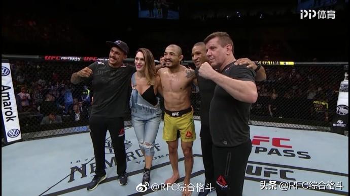 最新WWE格斗之夜，小巷熱血戰場(chǎng)與特色小店的探索之旅