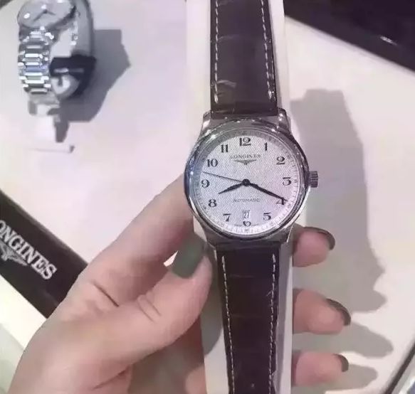 最新款浪琴，時(shí)尚與工藝的完美融合