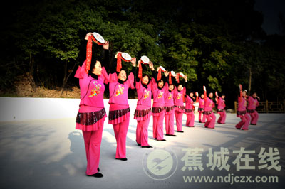 最新潮廣場(chǎng)舞，文化與時(shí)代的完美交融盛宴