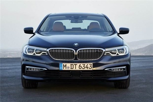 最新寶馬五系，自然美景的探索之旅