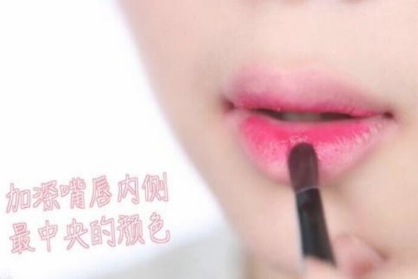 最新口紅涂法教程，輕松打造完美唇妝技巧