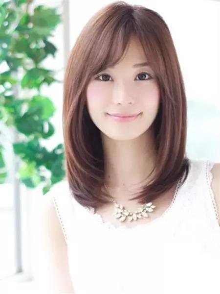 從入門(mén)到精通，2025最新短直發(fā)發(fā)型指南，引領(lǐng)時(shí)尚風(fēng)潮！