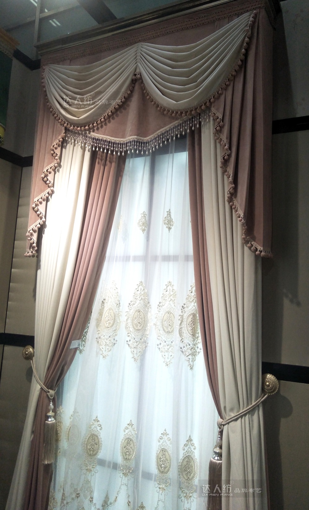 最新窗?？钍綀D片，時(shí)尚與歷史的完美交融