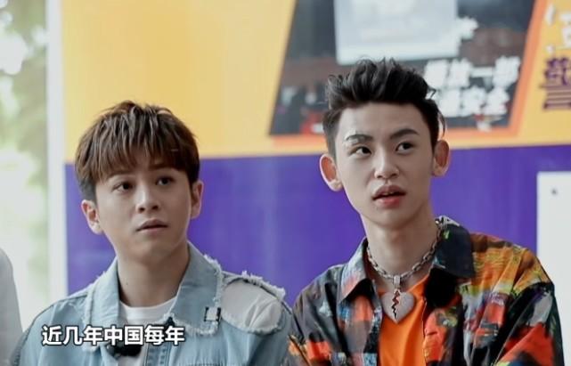 小鬼最新綜藝節目，青春風(fēng)暴背后的背景、事件與影響力