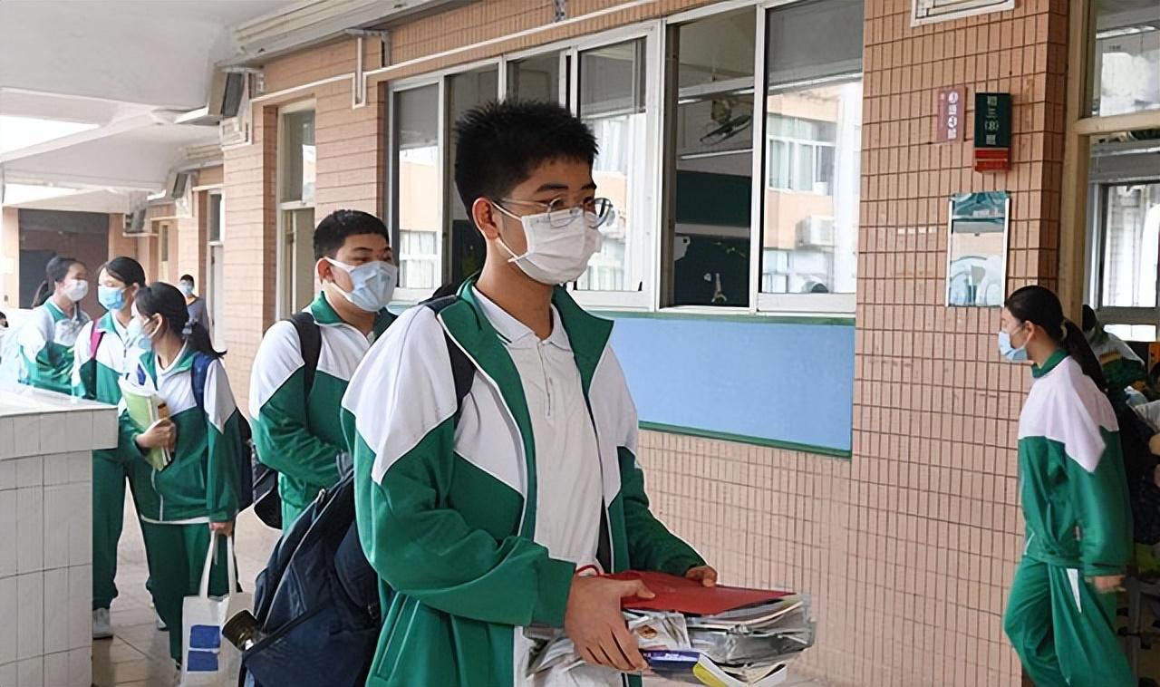 最新暴雨通知，科技智能守護安全，生活無(wú)憂(yōu)預警通知