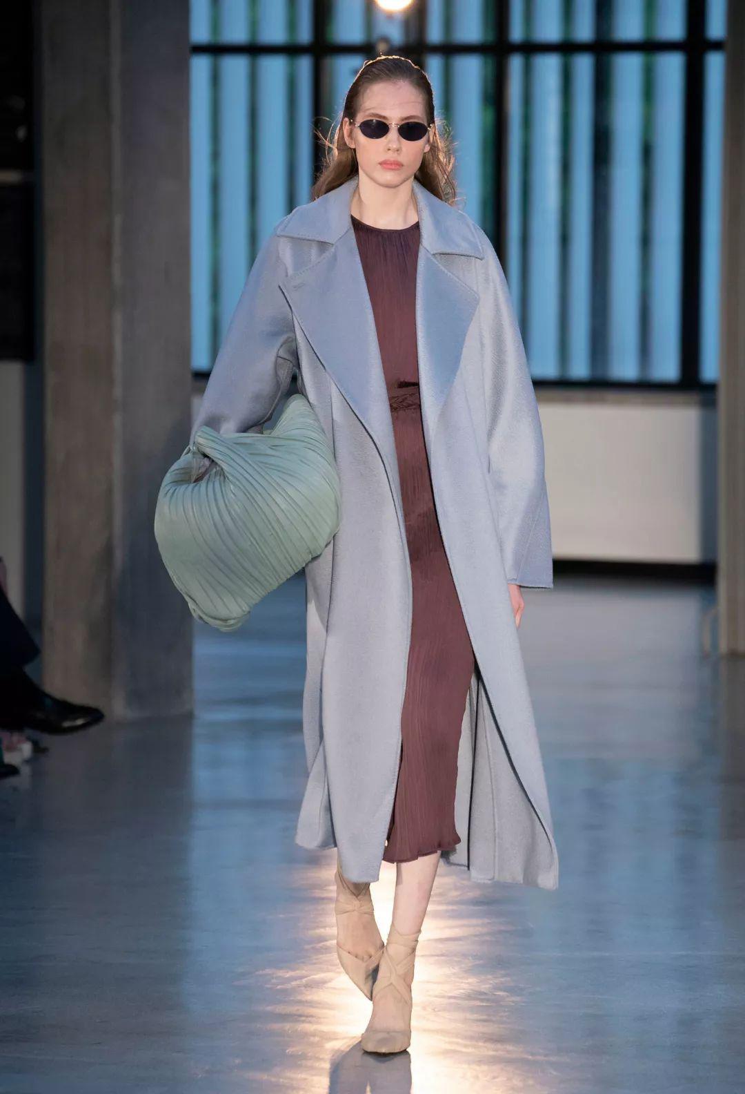 最新流行裝的時(shí)尚魅力與觀(guān)點(diǎn)論述