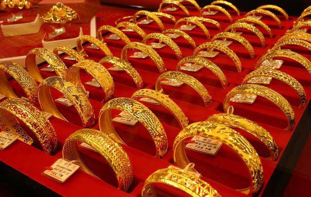 最新黃金回收價(jià)格老鳳祥，科技重塑黃金價(jià)值，引領(lǐng)未來(lái)生活體驗